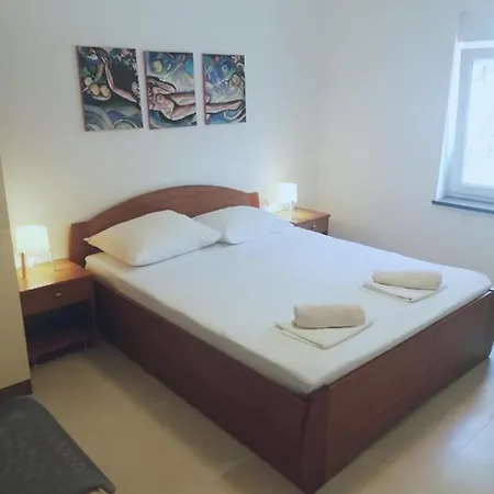 Lavender House * Mandre