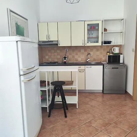 Lavender House * Mandre