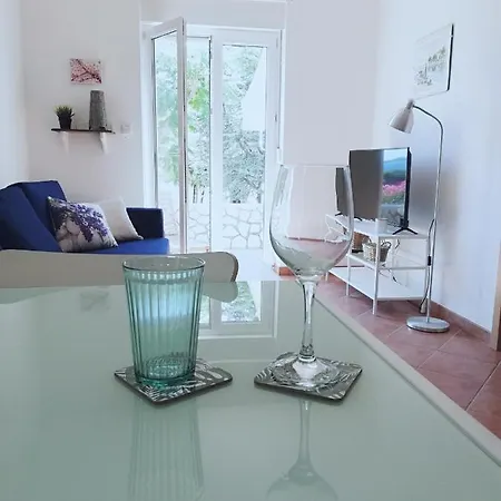 Lavender House * Mandre